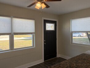 736 86th Ave N in St. Petersburg, FL - Building Photo - Building Photo