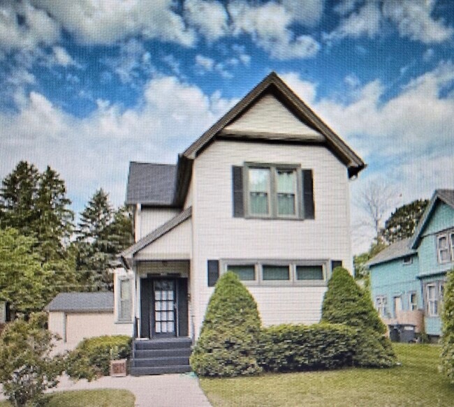 property at 1724 N 7th St