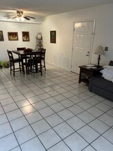 8600 SW 212th St, Unit 207 in Cutler Bay, FL - Foto de edificio - Building Photo