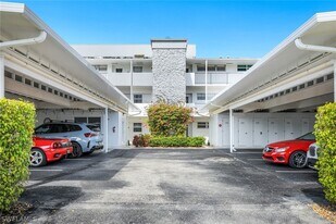 668 Broad Ave S in Naples, FL - Building Photo