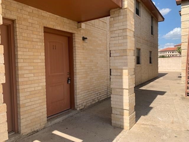 1502 E San Pedro St-Unit -11 in Laredo, TX - Building Photo