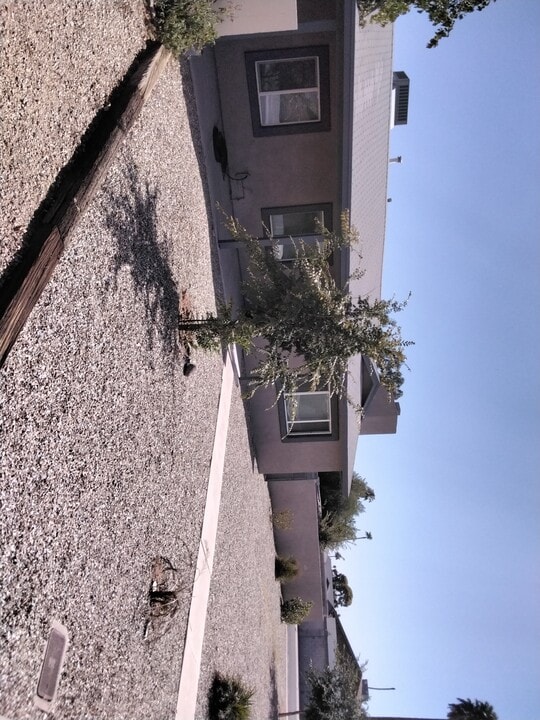 3253 W Country Gables Dr in Phoenix, AZ - Foto de edificio