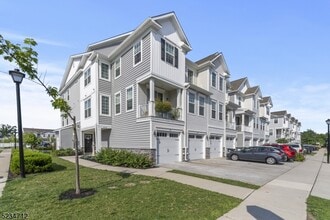 19 Tippet St in Hillsborough, NJ - Building Photo - Building Photo