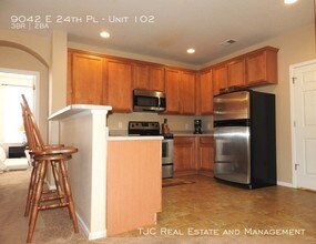 9042 E 24th Pl-Unit -Unit 102 in Denver, CO - Building Photo - Building Photo