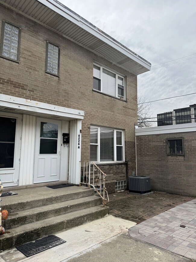 property at 6226 N Cicero Ave