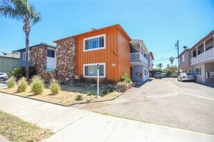 12562 Brookshire Ave in Downey, CA - Building Photo