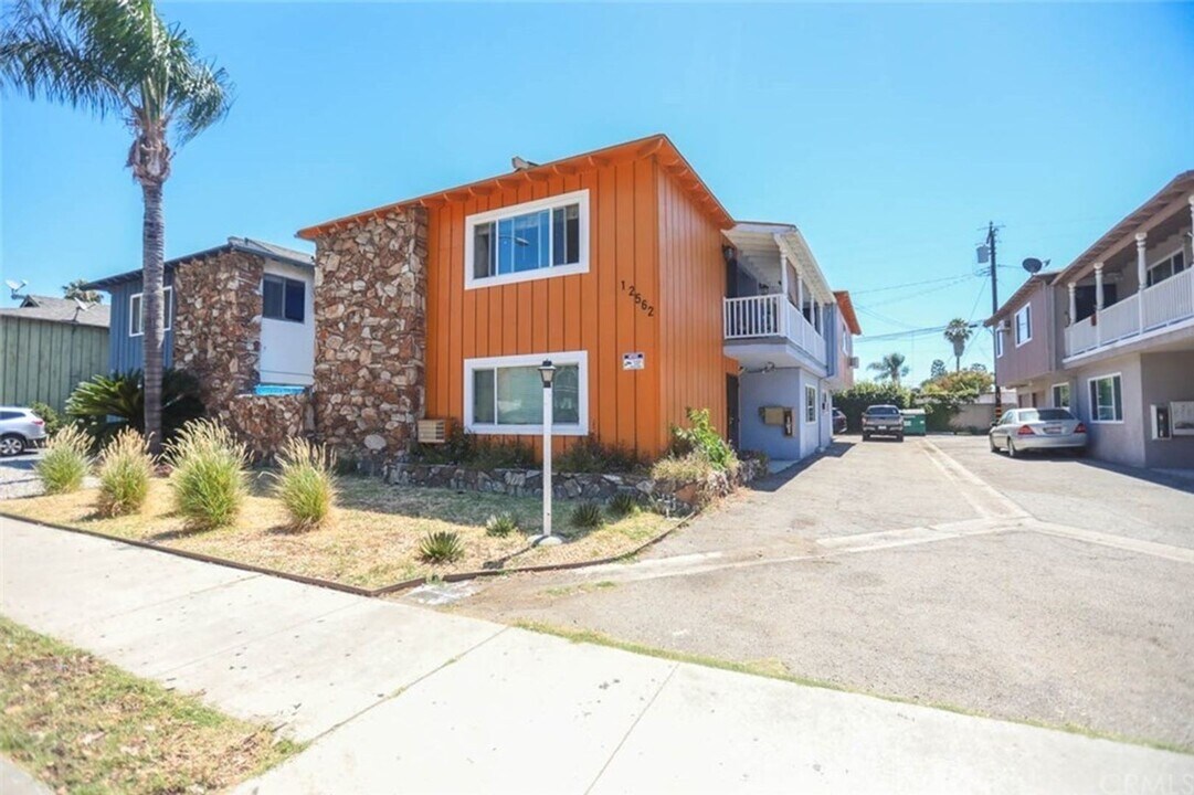 12562 Brookshire Ave in Downey, CA - Building Photo
