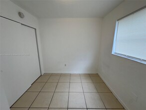 2610 NW 16th Street Rd, Unit 6 in Miami, FL - Building Photo - Building Photo