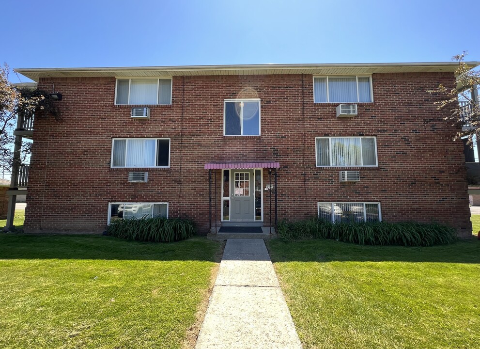 Baseline Manor Apartments in Grand Island, NY - Building Photo