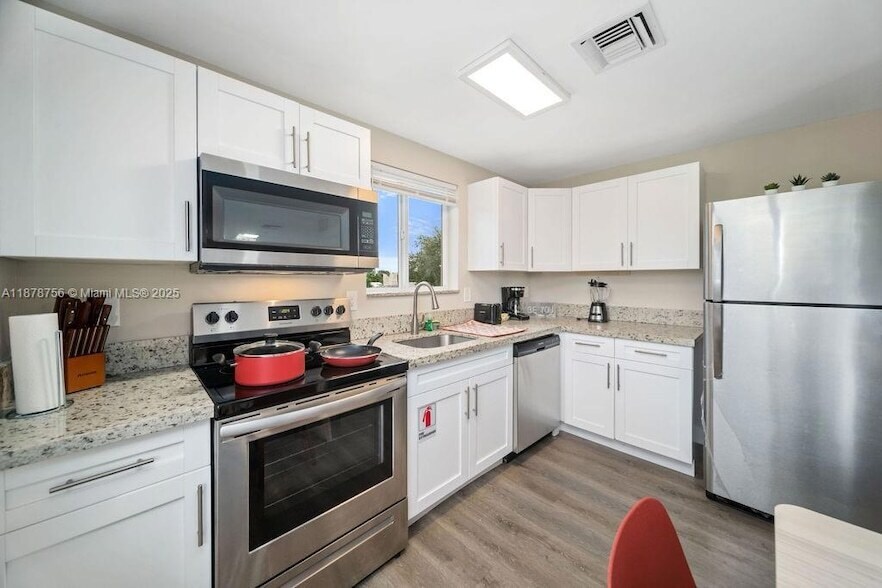 2311 Scott St, Unit 4 in Hollywood, FL - Building Photo