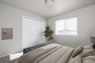 The Meadows on Graystone in Sioux Falls, SD - Building Photo - Building Photo