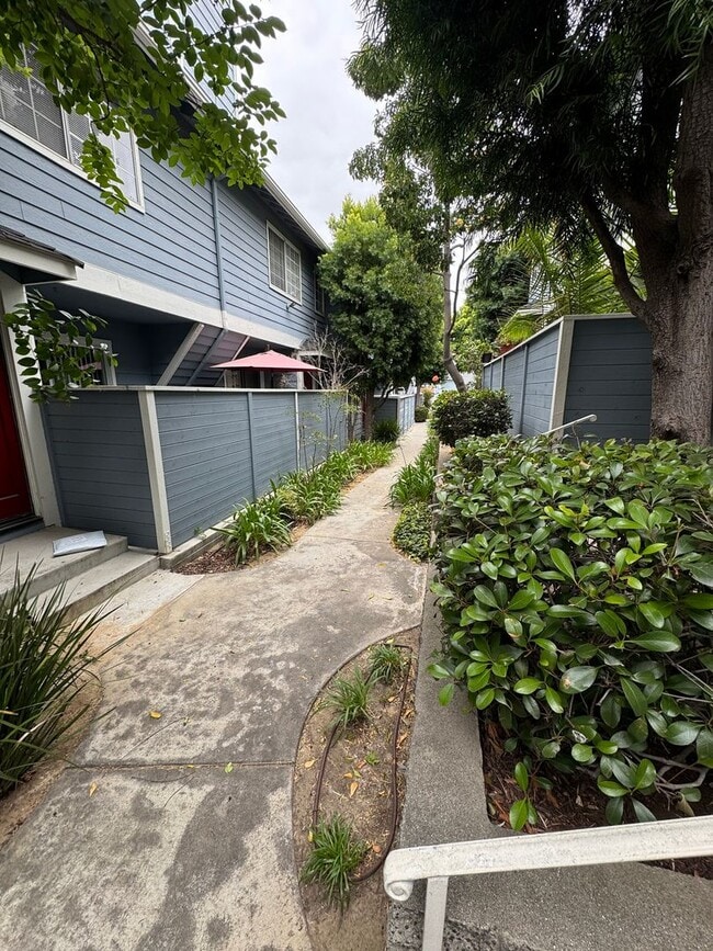 26127 Frampton Ave in Los Angeles, CA - Building Photo - Building Photo