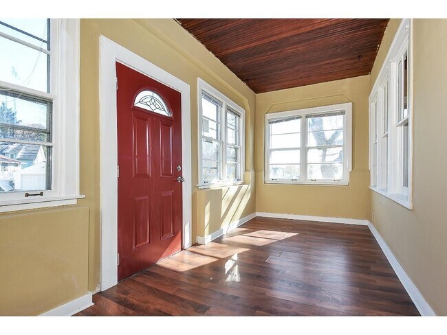 561 Gotzian St in St. Paul, MN - Building Photo - Building Photo