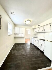 9513 Hoff St photo'