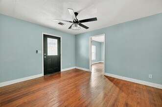 6434 Boothline Rd in Richmond, TX - Foto de edificio - Building Photo