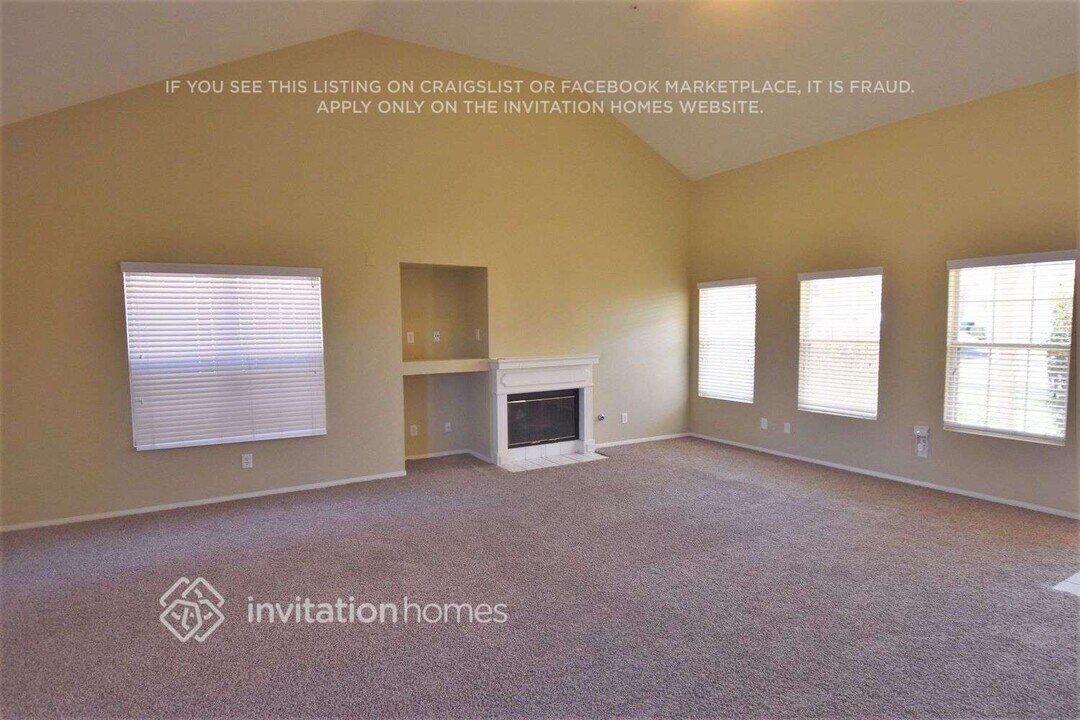 7400 Nye Dr in Highland, CA - Foto de edificio