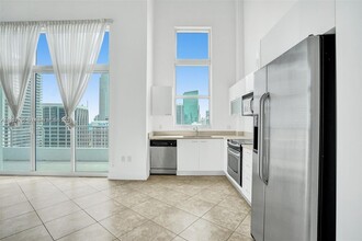 133 NE 2nd Ave, Unit # 3502 in Miami, FL - Building Photo - Building Photo