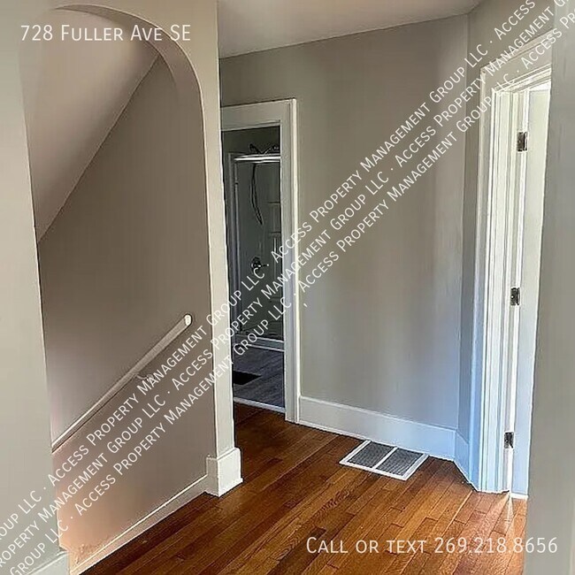 728 Fuller Ave SE in Grand Rapids, MI - Building Photo - Building Photo