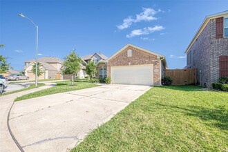 32715 Oak Heights Ln in Brookshire, TX - Foto de edificio - Building Photo