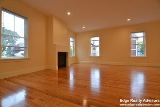 5R Sparhawk St, Unit 1 in Boston, MA - Building Photo - Building Photo