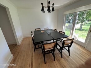 534 Apple Dr in Ocean Township, NJ - Foto de edificio - Building Photo
