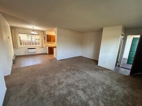 225 N 8th St in Central Point, OR - Building Photo - Building Photo