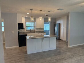5321 12th Ave N in St. Petersburg, FL - Building Photo - Building Photo