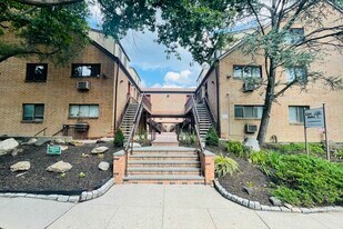 50 DeKalb Ave, Unit S1 in White Plains, NY - Building Photo
