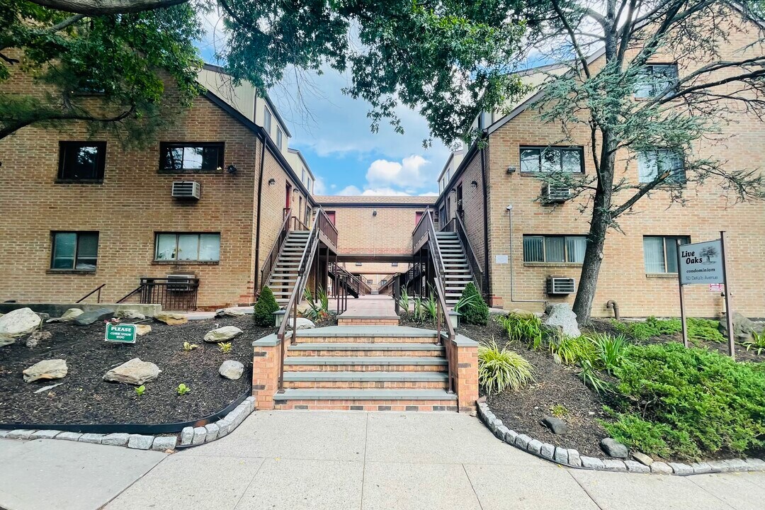 50 DeKalb Ave, Unit S1 in White Plains, NY - Foto de edificio