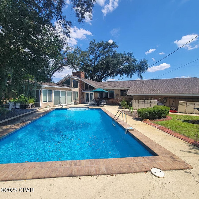 807 Buena Vista Blvd