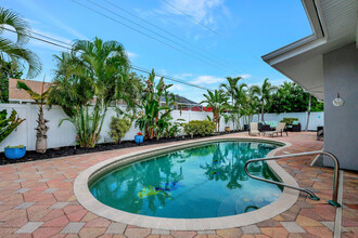 27526 Los Amigos Ln in Bonita Springs, FL - Foto de edificio - Building Photo