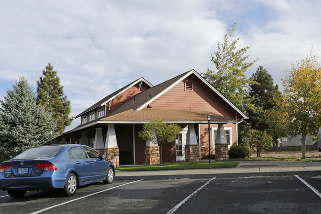 Eastlake Village in Bend, OR - Foto de edificio - Building Photo