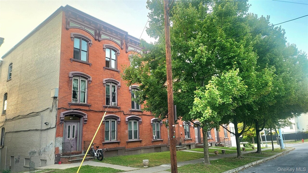 65 S Hamilton St in Poughkeepsie, NY - Building Photo