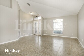 1689 Austin Ln in St. Augustine, FL - Foto de edificio - Building Photo