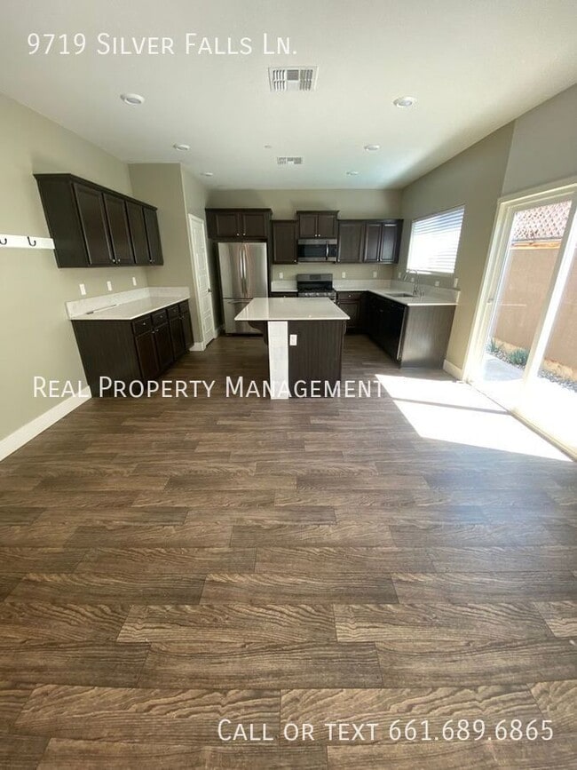 9719 Silver Falls Ln in Shafter, CA - Building Photo - Building Photo