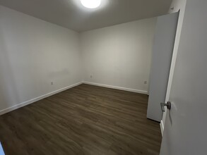 225 NE 7th St, Unit B1 in Miami, FL - Building Photo - Building Photo