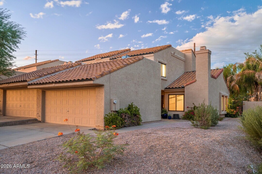 322 E Bluebell Ln in Tempe, AZ - Building Photo