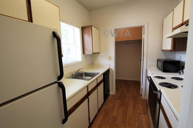 13005 Heinemann Dr in Austin, TX - Building Photo - Building Photo