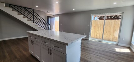 2407 Redondo Blvd in Los Angeles, CA - Building Photo - Building Photo