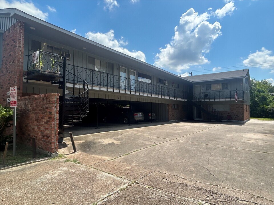 8232 Glenview Dr in Houston, TX - Building Photo