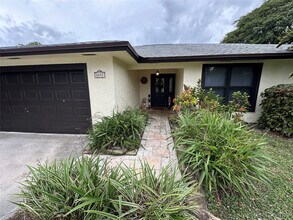 6657 Paul Mar Dr in Lantana, FL - Building Photo - Building Photo