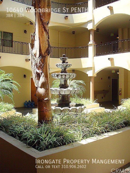 10640 Woodbridge St in Los Angeles, CA - Building Photo - Building Photo