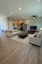 594 N Airport Rd in Strafford, MO - Building Photo - Building Photo