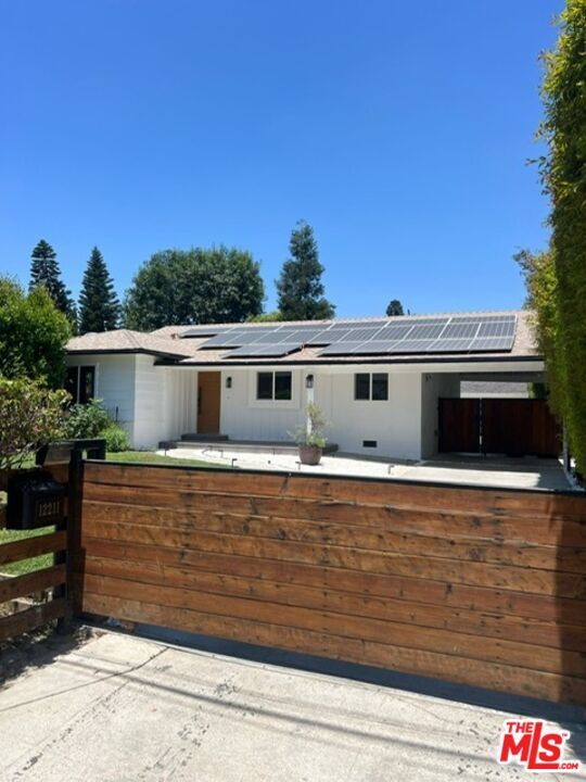 12211 Tiara St in Los Angeles, CA - Building Photo - Building Photo