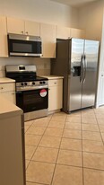 4256 Vineyard Cir in Weston, FL - Building Photo