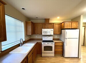 3824 Sutton Pl in Anacortes, WA - Building Photo - Building Photo
