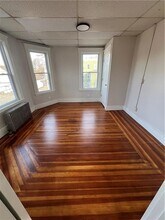 34 Heroux Ave in Woonsocket, RI - Foto de edificio - Building Photo