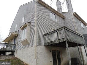 404 Pinebrooke Cir in Downingtown, PA - Building Photo - Building Photo