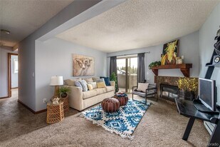 1535 Shadow Run Ct, Unit 108 in Steamboat Springs, CO - Building Photo