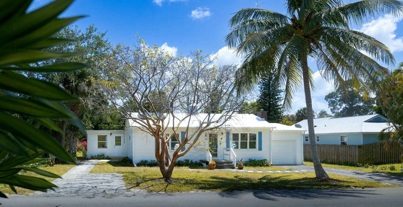 4228 SE Bayview St in Stuart, FL - Building Photo